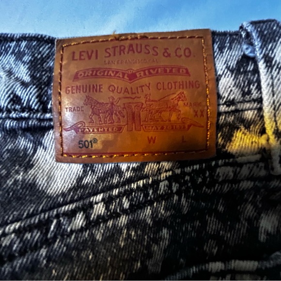 Vintage Levi’s 501 black acid wash cut off shorts size extra small 24 inch waist - Picture 3 of 7